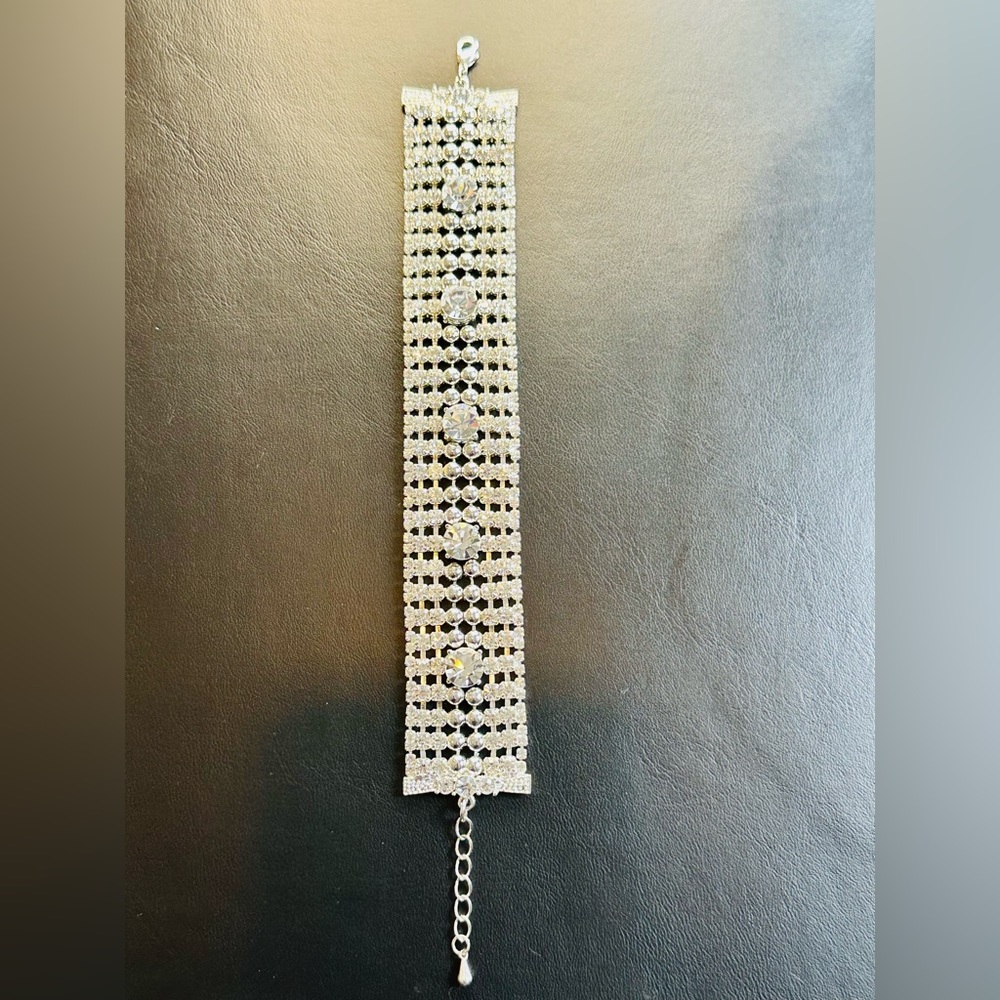 ✨🔥3 for $10🔥Elegant Blingy Bracelet!✨